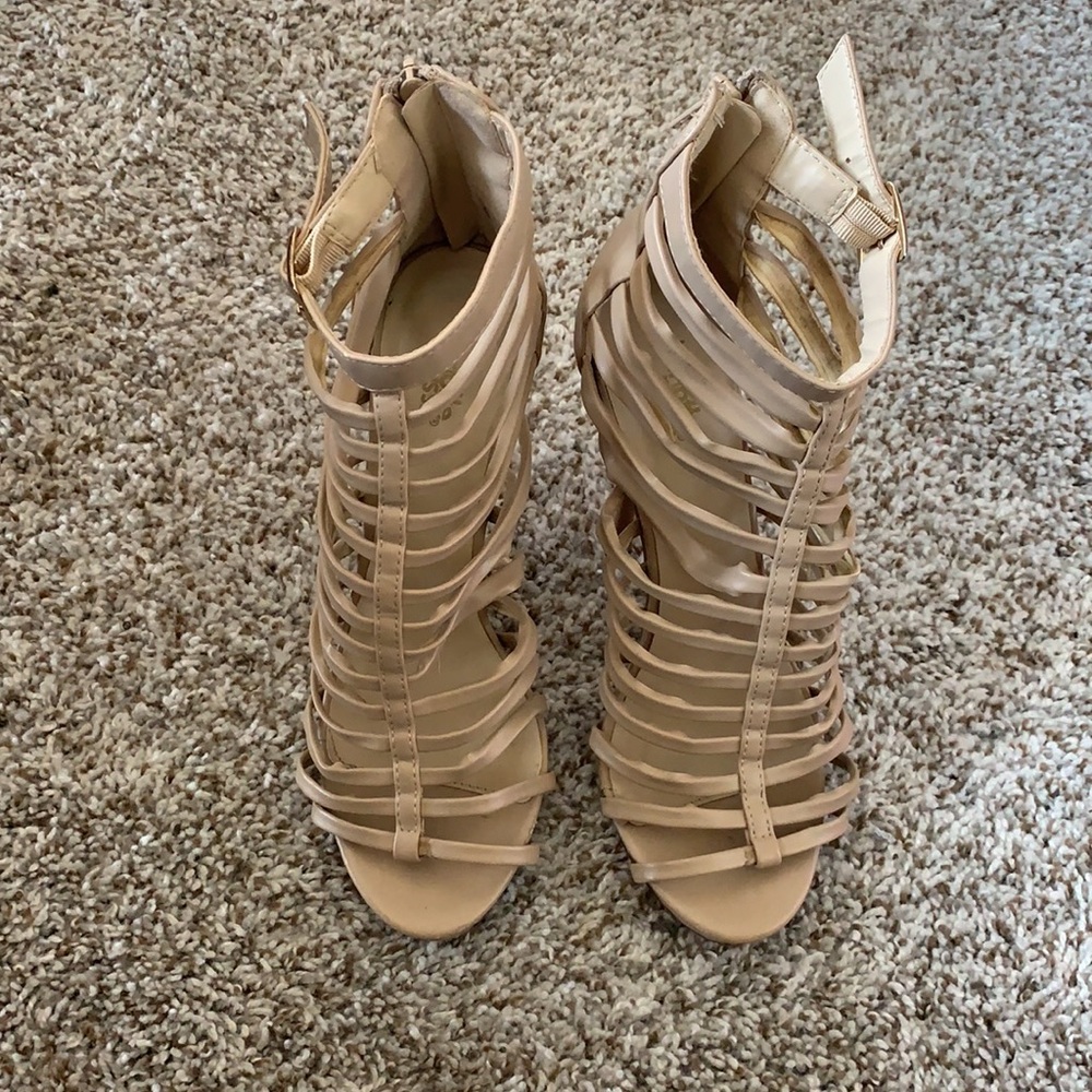 Heels - Picture 2 of 9